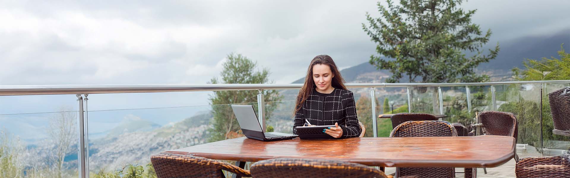 How to Maintain Work Life Balance While Traveling Long Term